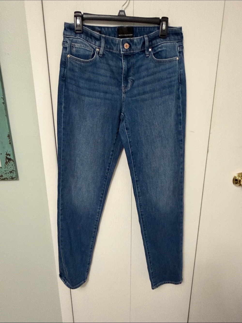 White House Black Market Women's Straight-Leg Blue Jeans